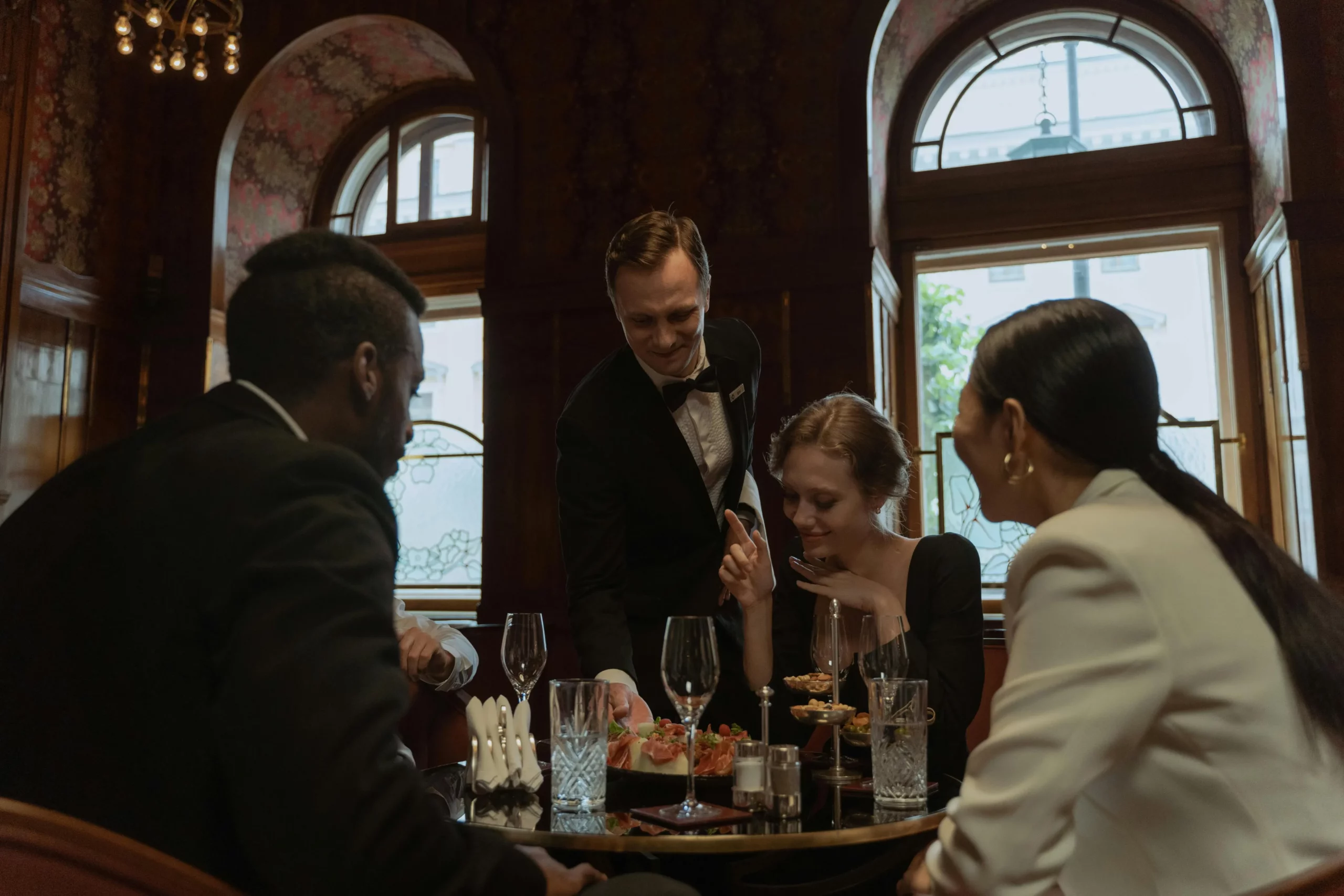 Private chauffeur service for Windsor Suite Heathrow arrivals